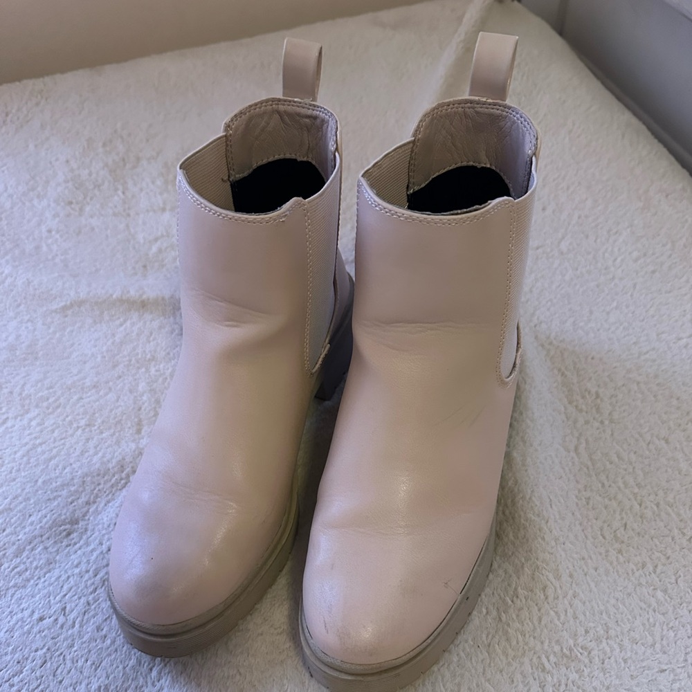 Tan Chelsea boot